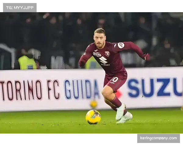 都灵小西蒙尼反击中跑位灵活 但缺乏中场支援难成威胁 都灵小西蒙尼反击中跑位灵活 但缺乏中场支援难成威胁